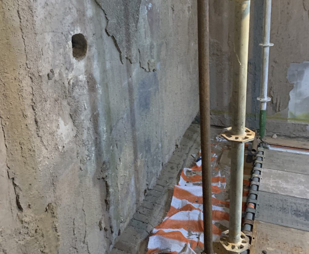 Refractory walls in Italy that required Hydrodemolition